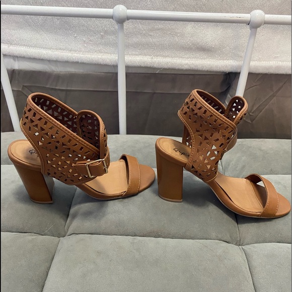 Heels - Picture 2 of 4